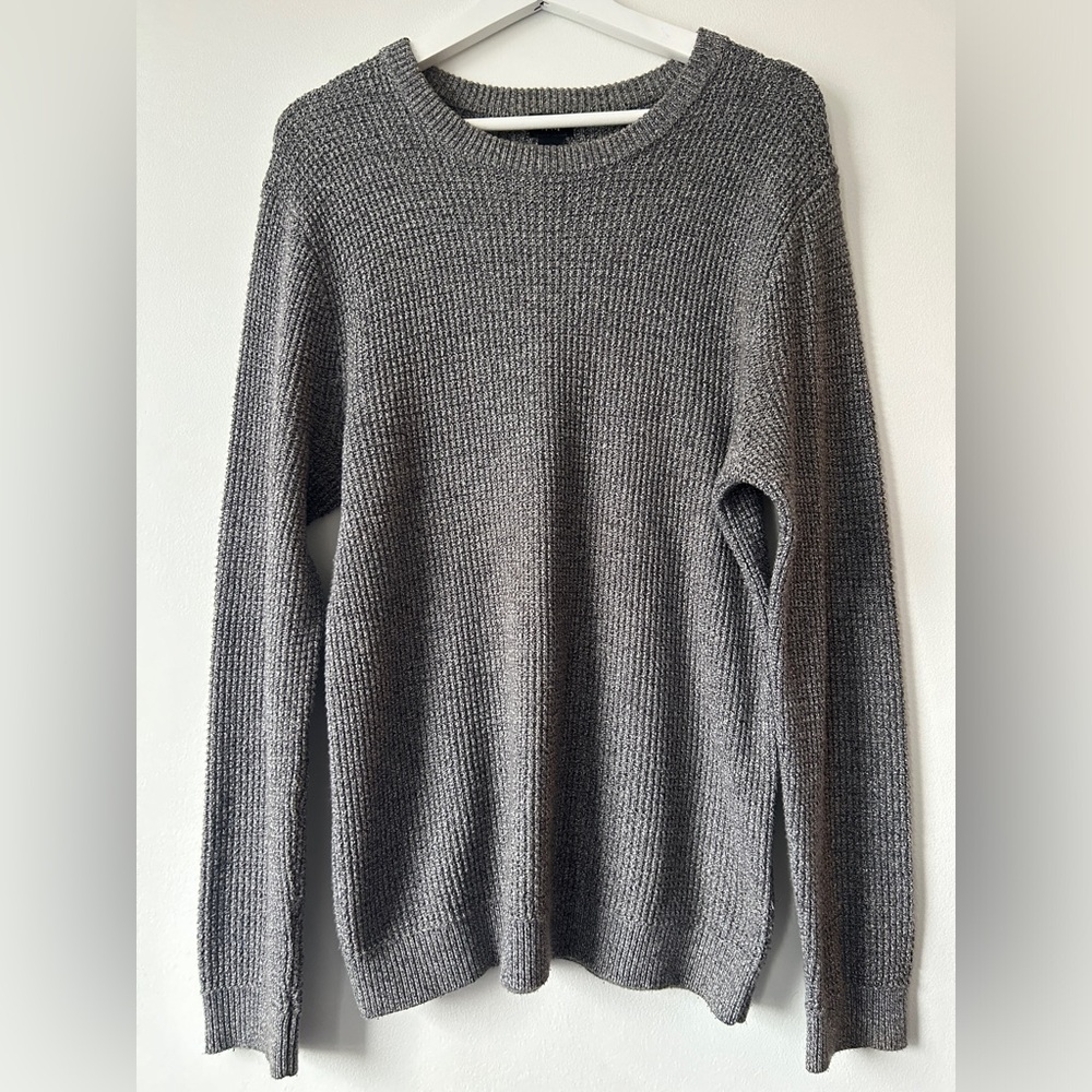 H&M - Grey Crew Neck Waffle Knit Sweater, Relaxed Fit (Size Men’s Medium M)